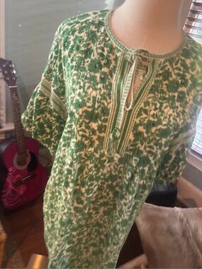 Max Studio Green and Cream Floral Tie-Neck Tunic